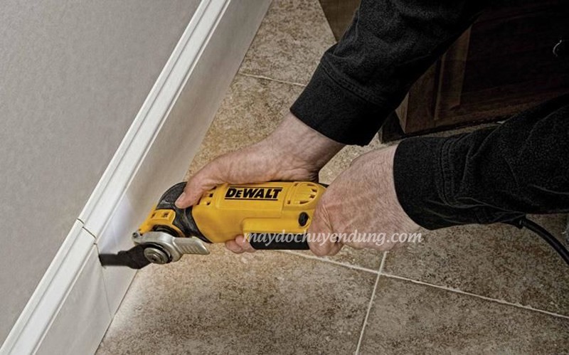 Dewalt DWE315K sử dụng công tắc bóp