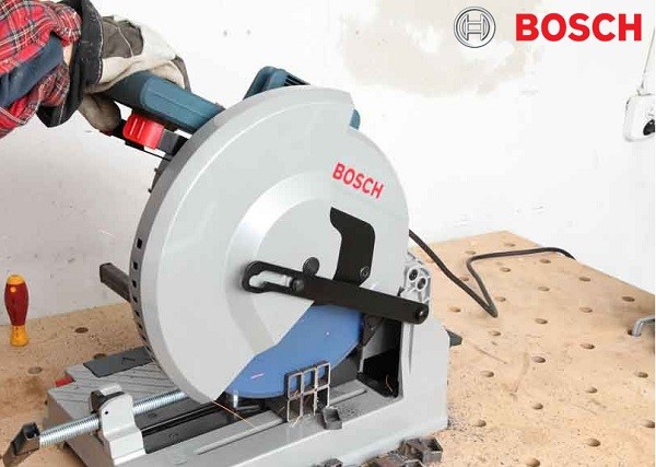 Những ứng dụng thực tiễn của máy cắt sắt Bosch sử dụng lưỡi hợp kim