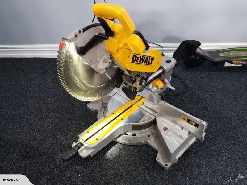 Dewalt DWS780 hỗ trợ hệ thống đèn led