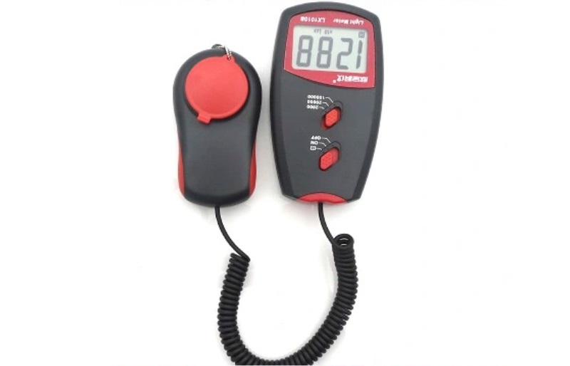 Máy đo cường độ ánh sáng LX-1010B được trang bị màn hình LCD hiển thị số Máy đo cường độ ánh sáng LX-1010B được trang bị màn hình LCD hiển thị số
