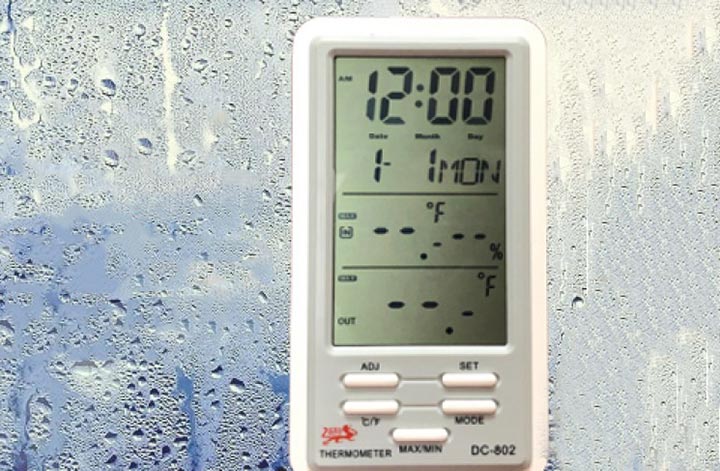 Nhiệt kế để bàn DC802 giúp đo độ ẩm và nhiệt độ của không khí
