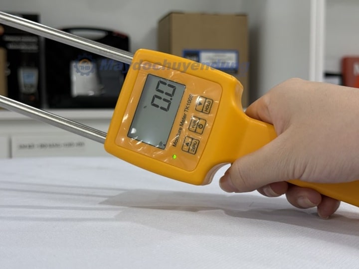 Màn hình hiển thị số và có đèn nền rất dễ đọc