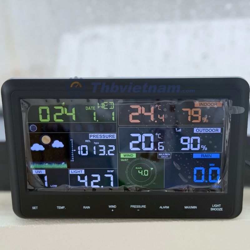 Màn hình hiển thị thông số chi tiết và tính năng đa dạng