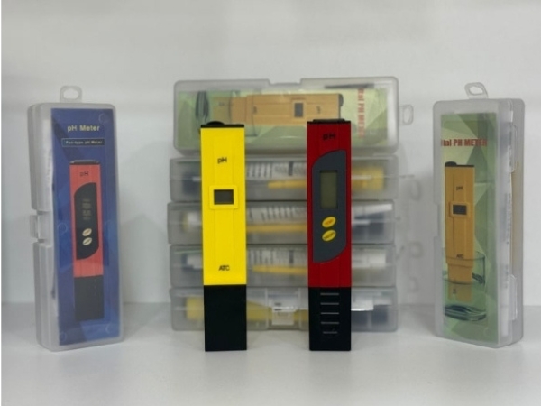 Bút đo độ pH của nước được sản xuất bởi nhiều thương hiệu khác nhau