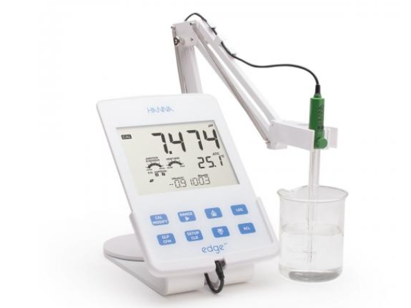 Máy đo độ pH để bàn Hanna HI2002-02 