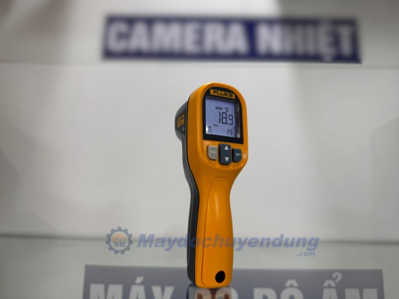Máy đo nhiệt độ hồng ngoại Fluke 59 Max cũng được trang bị loại màn hình LCD