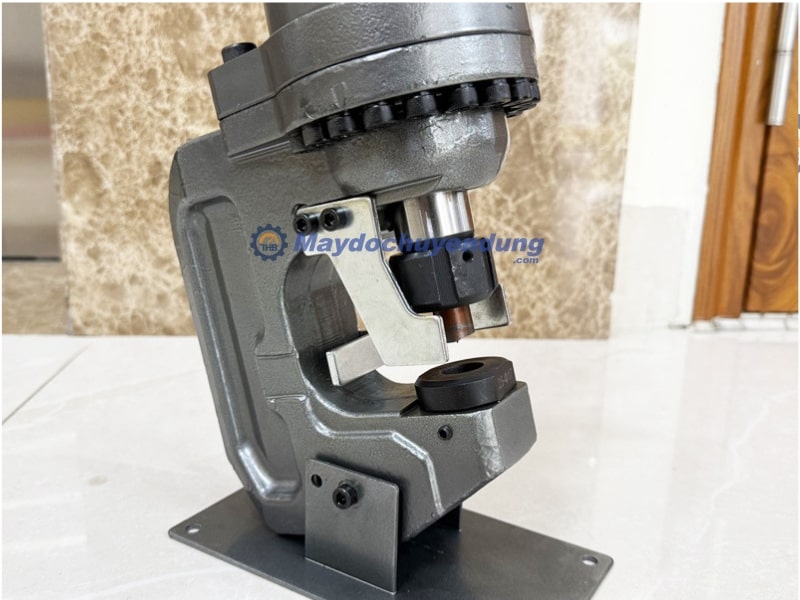 Họng đột bền chắc, đột sắc, lỗ đẹp Họng đột bền chắc, đột sắc, lỗ đẹp