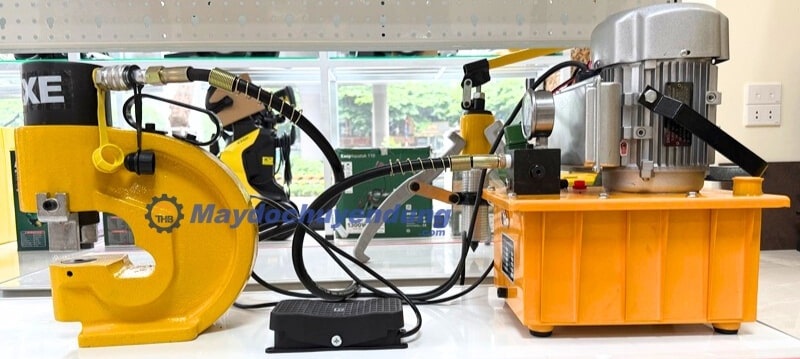 Máy đột lỗ thủy lực sử dụng bơm điện thủy lực rời