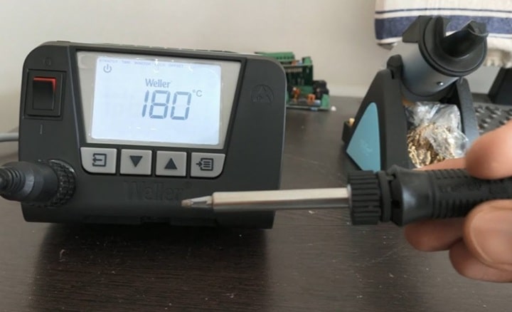 Máy có thiết kế chắc chắn đi kèm tay hàn WSP 80