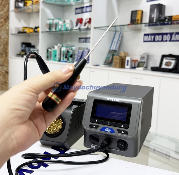 Máy hoạt động với công suất đạt 320W