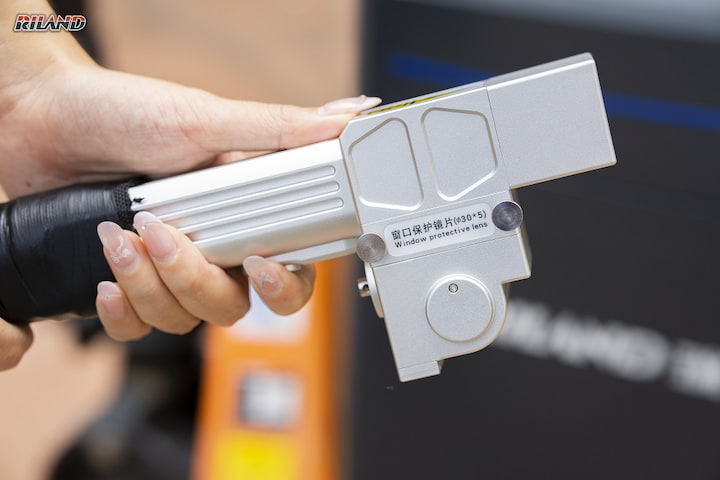 Máy tẩy gỉ sét Riland RL-C-2000 là lựa chọn lý tưởng cho các doanh nghiệp cơ khí, sản xuất