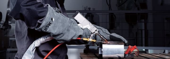 Máy hàn laser Fiber Jasic LS-30000D ứng dụng chùm tia laser bước sóng 1080 ±10nm