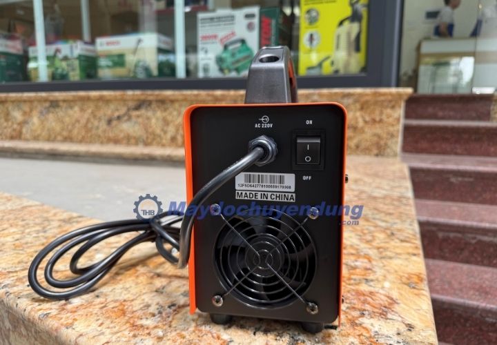 Mặt sau của máy hàn Jasic ZX7 200E
