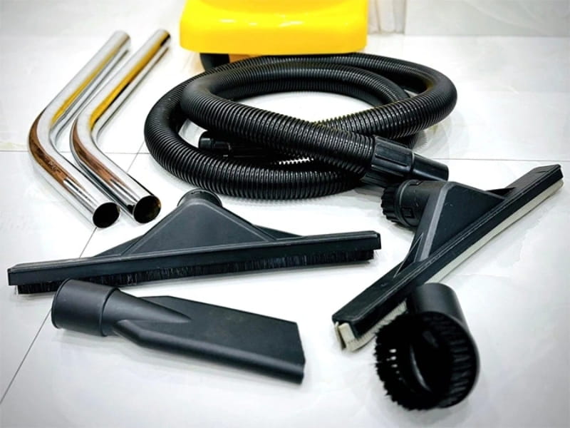 Máy hút bụi công nghiệp HiClean HC30P trang bị đầy đủ các đầu hút chuyên dụng