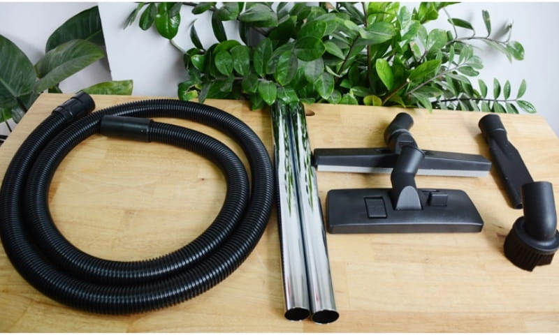 Máy hút bụi HiClean HC15 được trang bị đầy đủ các phụ kiện chuyên dụng 