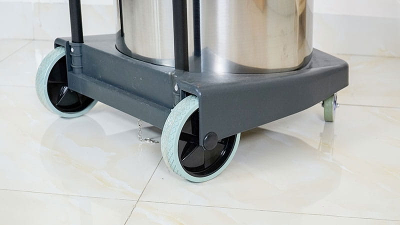 Máy hút bụi công nghiệp Kumisai KMS70A di chuyển dễ dàng với bánh xe linh hoạt 