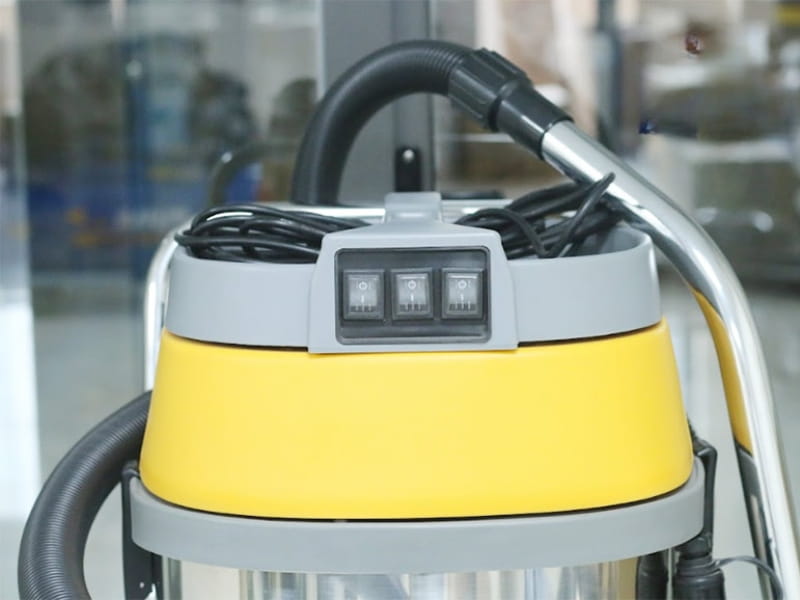 Bảng điều khiển của máy hút bụi công nghiệp Kumisai KMS 803J