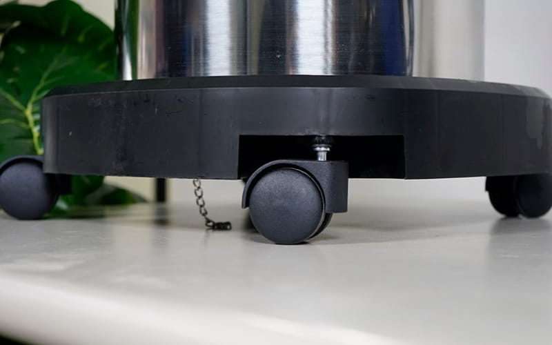 CleproX X1/40 được trang bị bánh xe giúp di chuyển dễ dàng