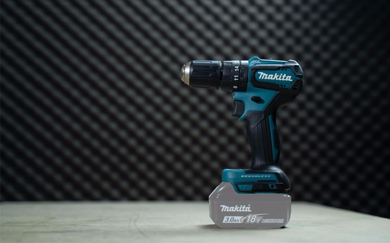 Máy khoan pin có búa 18V Makita DHP483Z