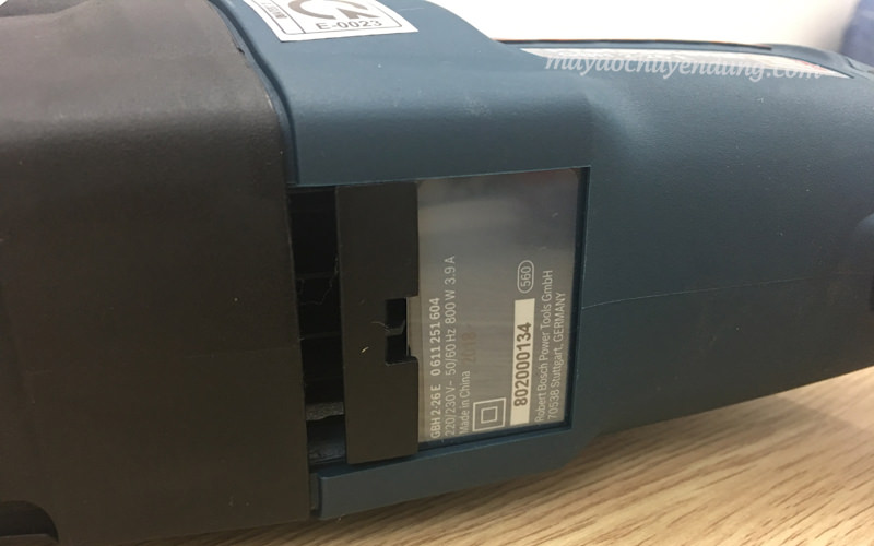 Mã số an ninh được ghi dưới thân máy GBH 2-26 E