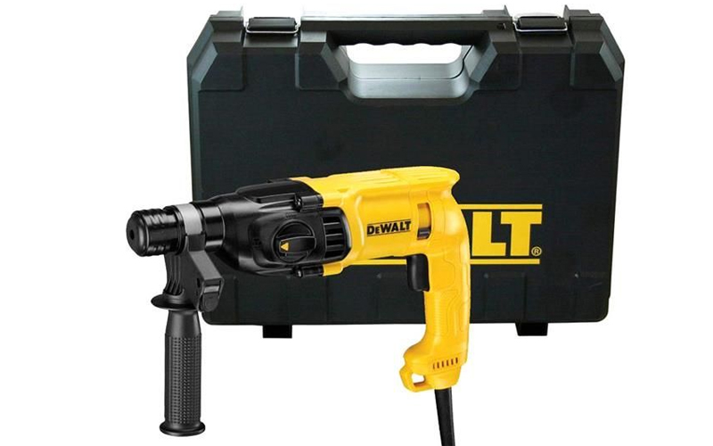 Dewalt D25032K được đi kèm với hộp đựng bằng nhựa