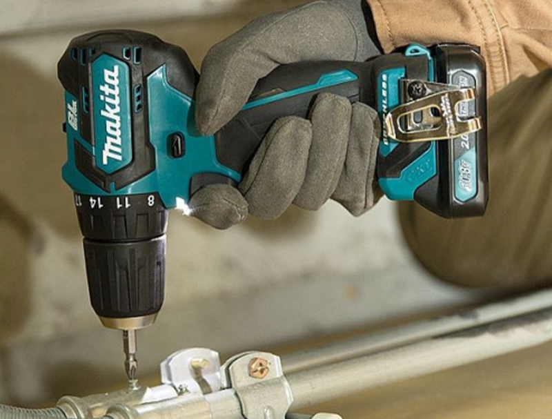 Máy khoan pin Makita DDF483RTE 18V