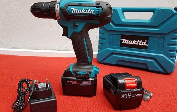 Máy khoan pin Makita và pin sạc