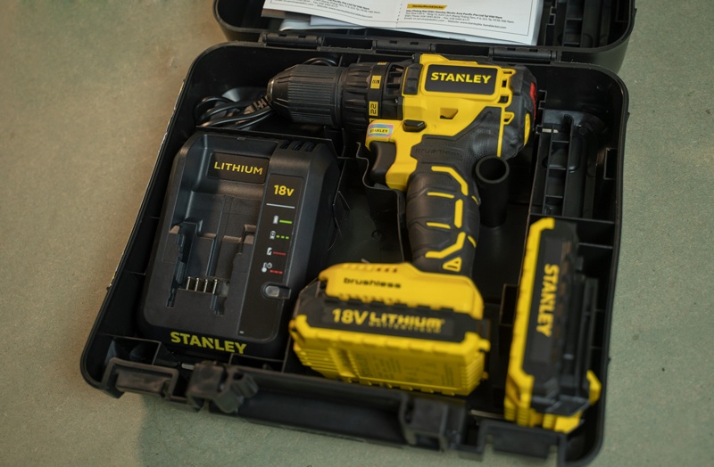 Hộp đựng máy khoan SCD20C2K Stanley