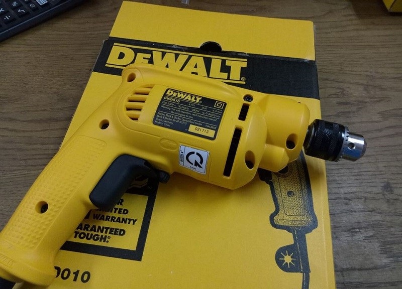 Máy khoan sắt DeWalt DWD010 Máy khoan sắt DeWalt DWD010
