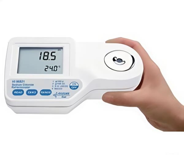 Khúc xạ kế phân tích nước biển Hanna HI96822 chất lượng, đo chính xác