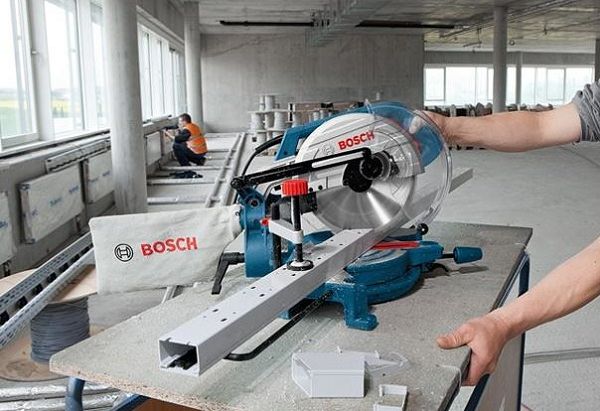 Máy cưa cắt đa năng Bosch GCM 10 MX