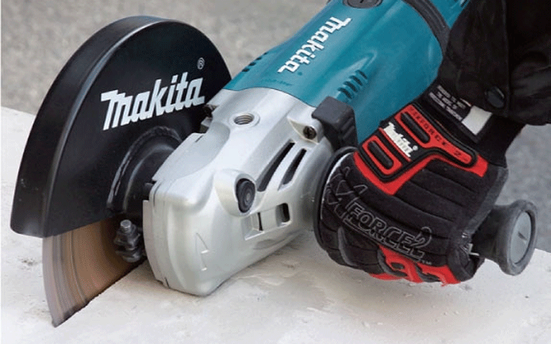 Makita GA7030 có thể cắt vật liệu dễ dàng