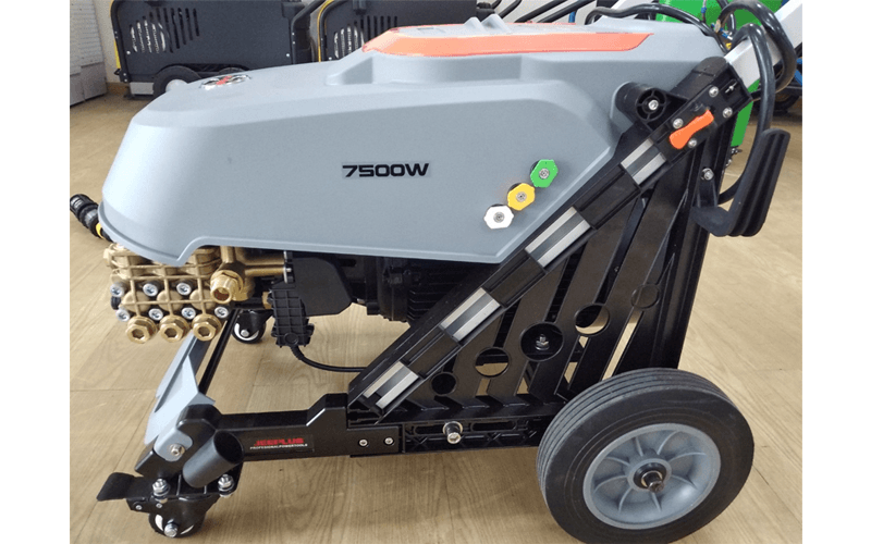 Máy rửa xe được đi kèm với 3 béc phun