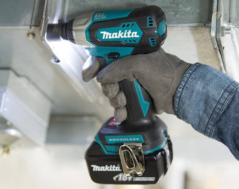 Máy siết bu lông dùng pin Makita DTW180RFE Máy siết bu lông dùng pin Makita DTW180RFE