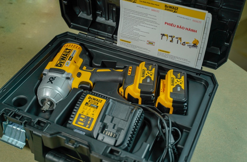 Dewalt DCF899HP2-KR đi kèm nhiều phụ kiện