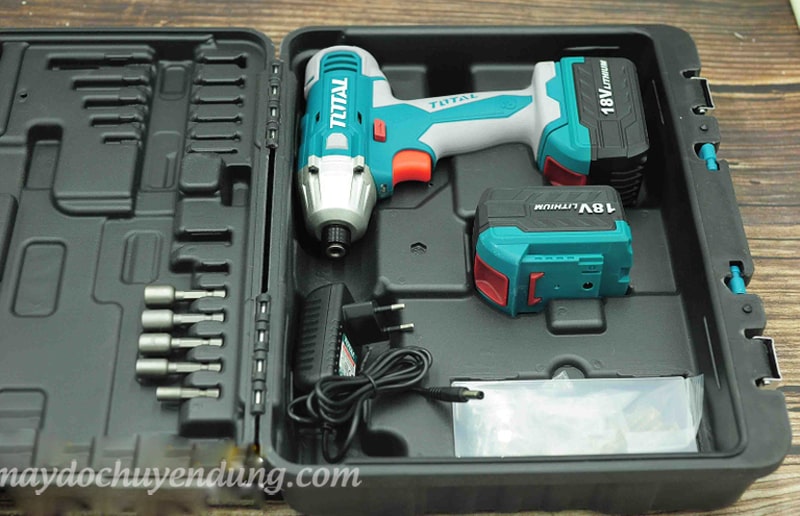 Total TIDLI228181 kèm theo các vít và các đầu chụp