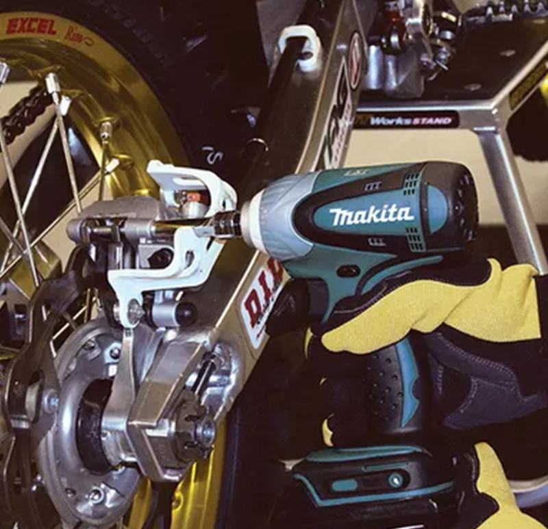 Máy vặn bu lông dùng pin Makita DTW251RME