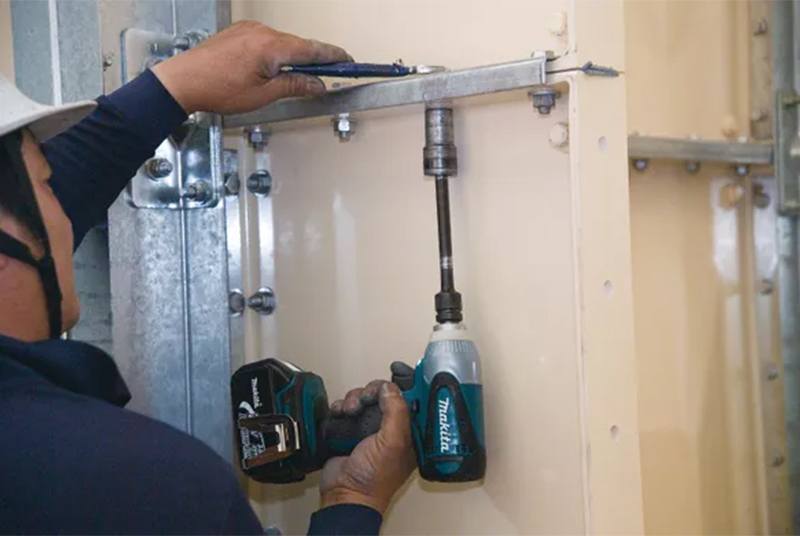 Máy vặn ốc chạy pin Makita DTW280RME