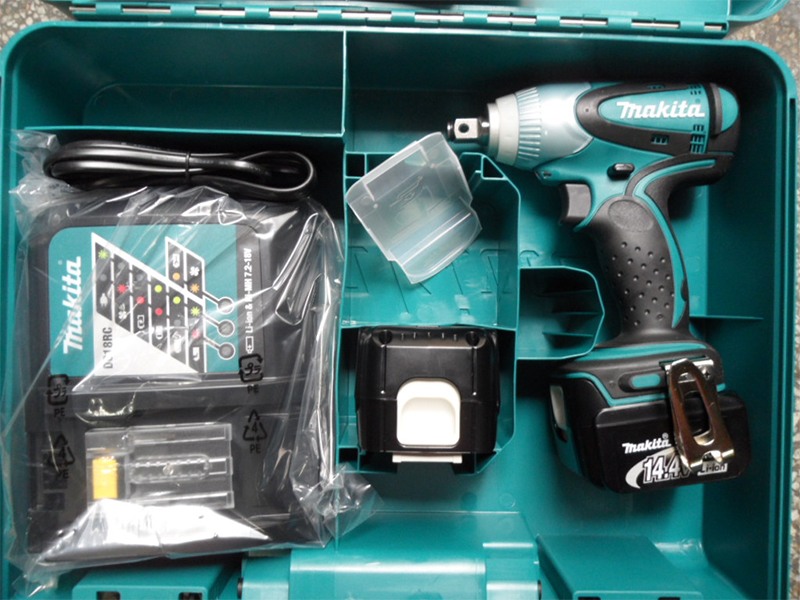 Máy vặn ốc vít chạy pin Makita DTW250RME Máy vặn ốc vít chạy pin Makita DTW250RME