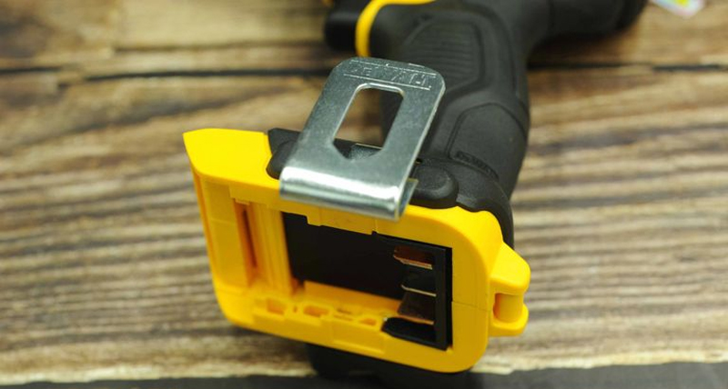 Dewalt DCF885N-KR sử dụng nguồn điện áp 18V Dewalt DCF885N-KR sử dụng nguồn điện áp 18V