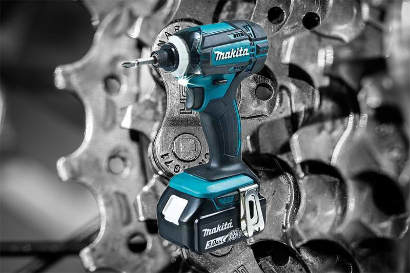 Máy vặn vít dùng pin Makita DTD149Z