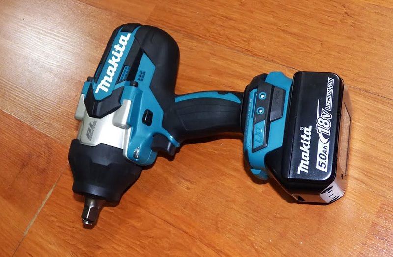 Máy siết bu lông dùng pin Makita DTW1002Z Máy siết bu lông dùng pin Makita DTW1002Z