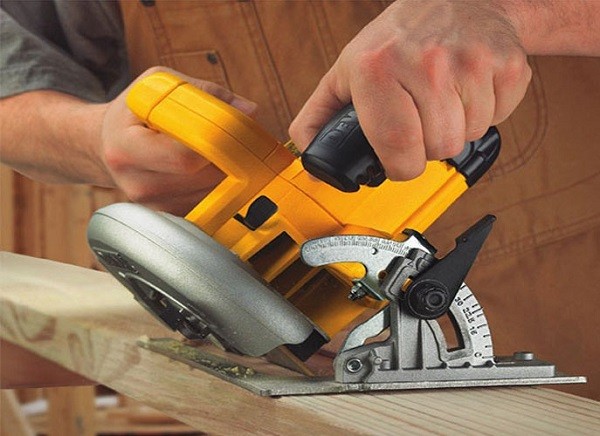 Máy cưa đĩa Dewalt siêu khỏe, bền bỉ, bảo hành lên tới 3 năm