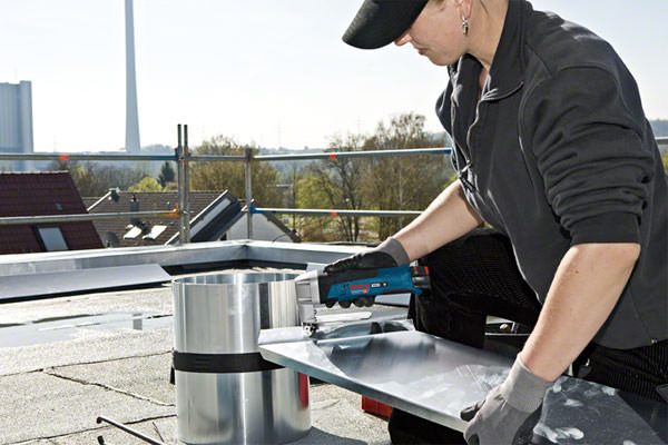 Máy cắt tôn thương hiệu Bosch