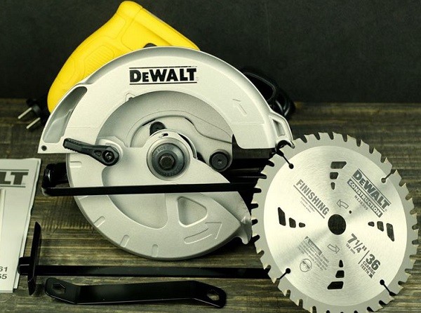 Máy cưa đĩa Dewalt DWE561