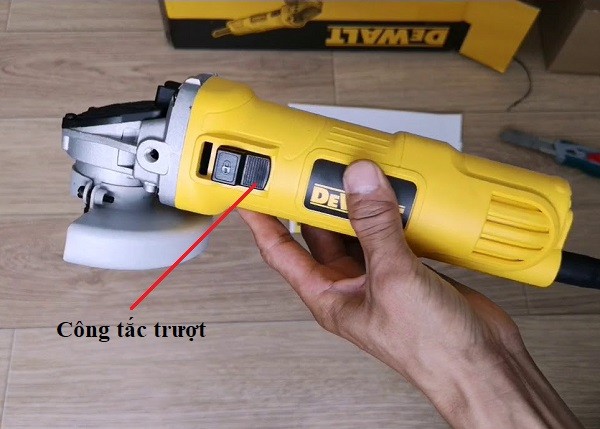 Máy mài góc Dewalt DWE8100S