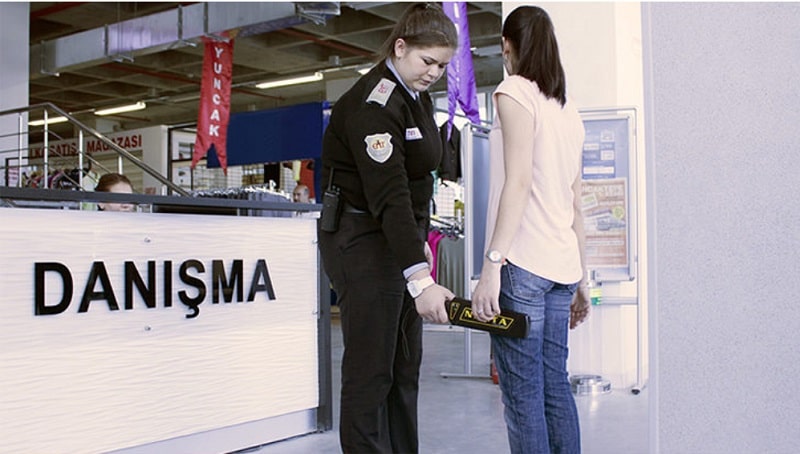 Tay rà kim loại Ultra Scanner Nokta – EU là mẫu máy rà kim loại cầm tay thuộc dòng cao cấp đạt tiêu chuẩn Châu Âu 