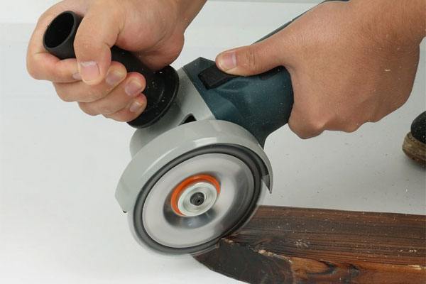 Công dụng của máy mài góc với thợ mộc