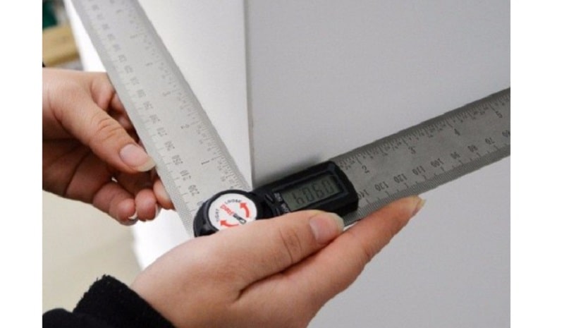 Thước đo góc điện tử 82305 giúp đo góc và chiều dài, hiển thị số liệu. Thước đo góc điện tử 82305 giúp đo góc và chiều dài, hiển thị số liệu.