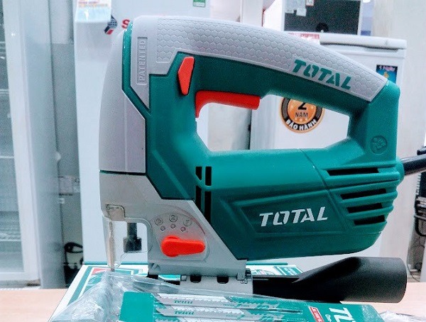 Máy cưa Total